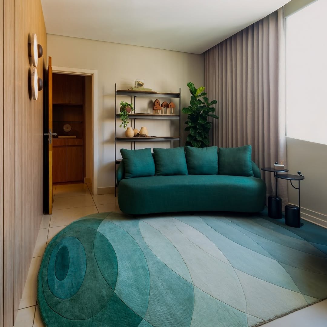 Living APTO RJ madeira iluminação texturas